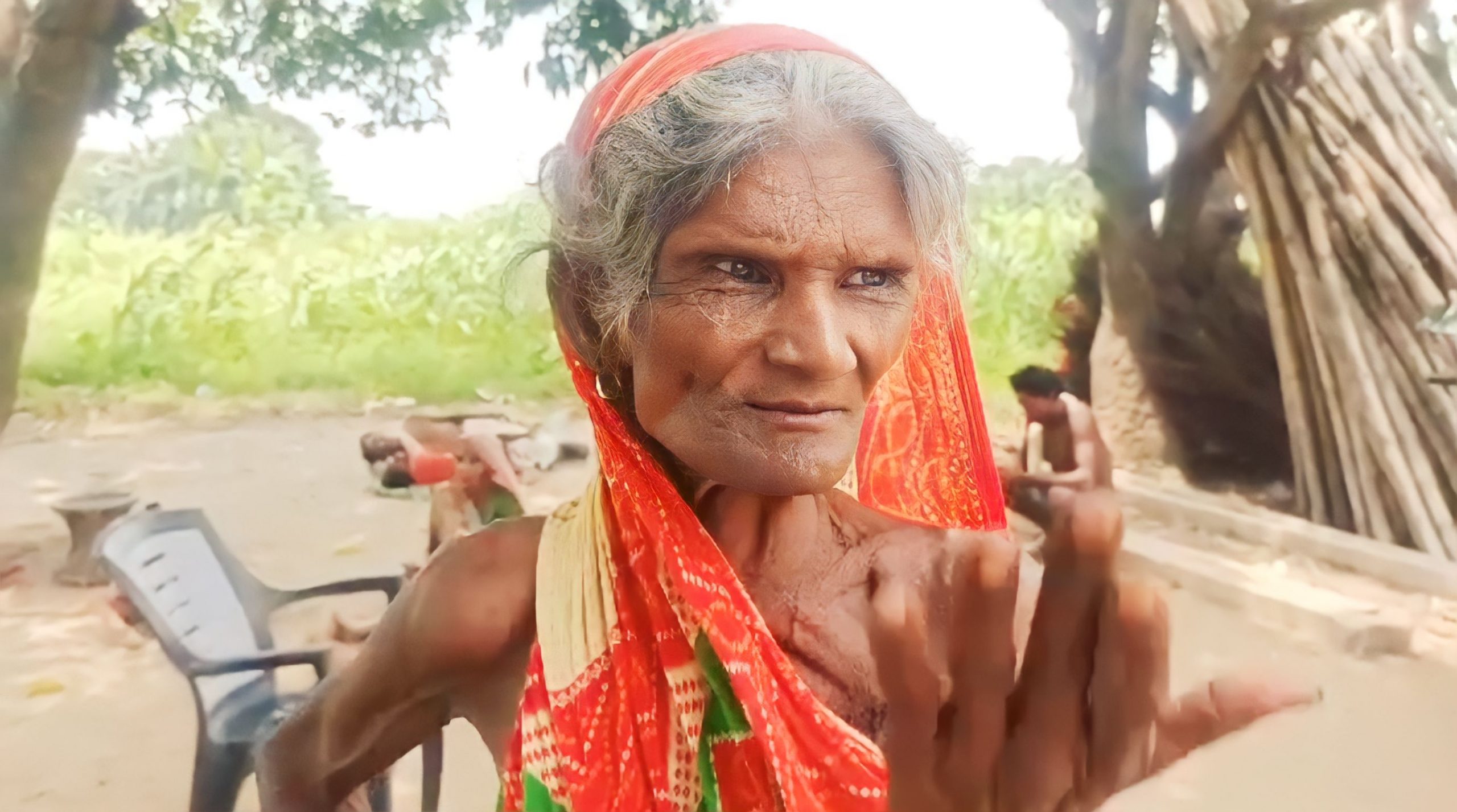 सडक विस्तारसँगै घरबासै उठ्ने चिन्तामा सिरहा खैरटोकाका मुसहर परिवार