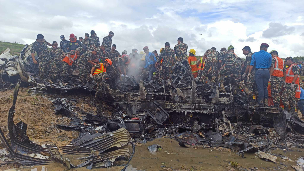 दुर्घटना भएको विमानमा सवार सबै सौर्य एयरका कर्मचारीहरु ,प्रधानमन्त्री केपी शर्मा ओली त्रिभुवन विमानस्थल जाँदै