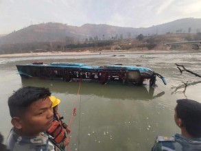 काठमाडौं आउँदै गरेको बस दुर्घटनाः ६ जनाको मृत्यु, ३५ जनाको उद्धार