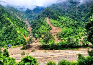 बाढी पहिरोका कारण बडिगाडमा ५० परिवार विस्थापित , हालैका पहिरोमा परी ११ जनाको मृत्यु