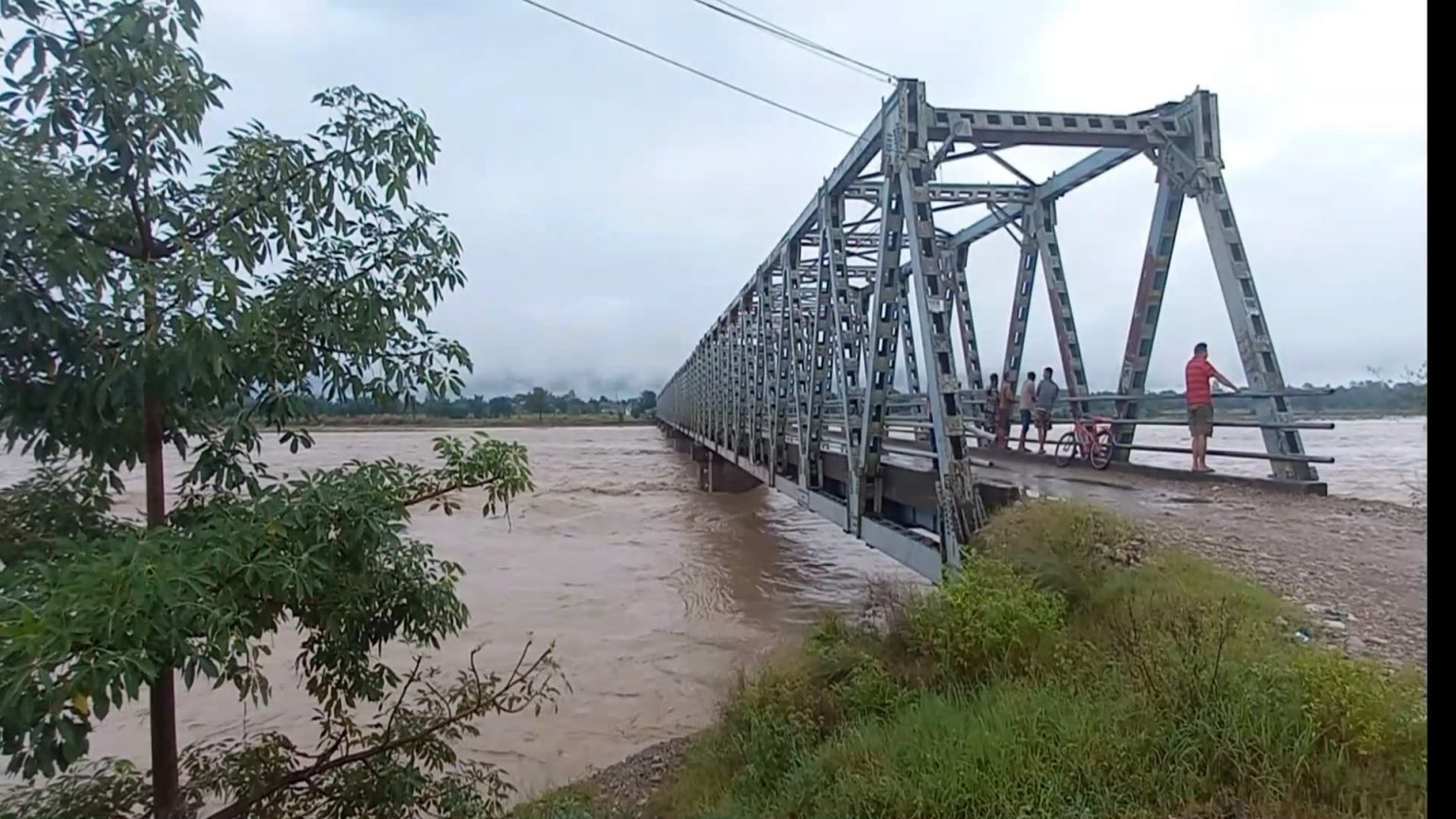 दाङ र प्यूठानमा भारी बर्षा, सतर्क रहन अपिल