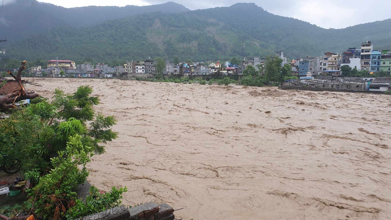 तिनाउ नदी आसपासका स्थानीयलाई सुरक्षित स्थानमा रहन आग्रह