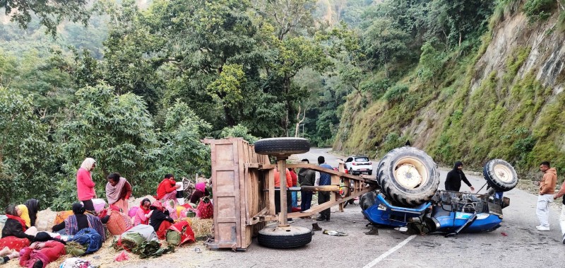 दाङमा ट्याक्टर दुर्घटना, २९ जना घाईते