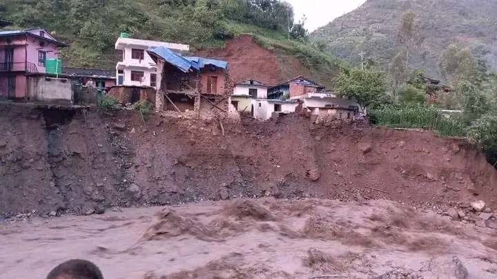 रुकुम पश्चिममा बाढीले बगाउँदा तीन बालबालिकाको मृत्यु, एकजना बेपत्ता