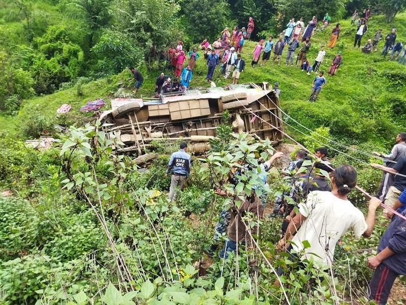 रोल्पामा बस दुर्घटना, ४ जनाको मृत्यु