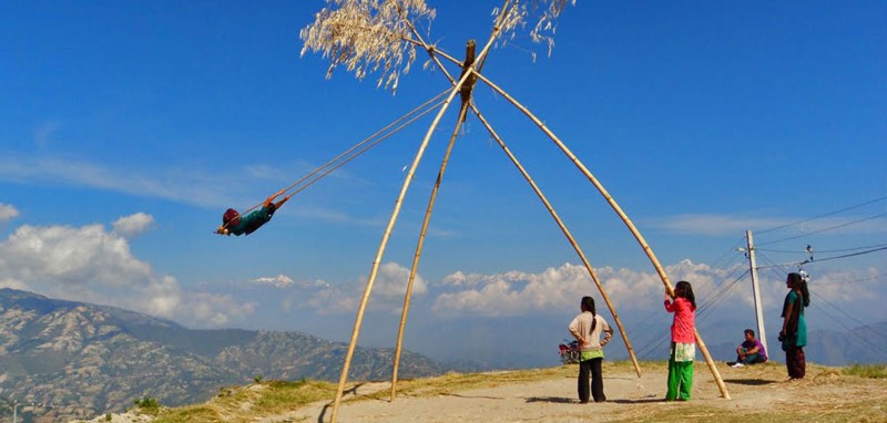 डाँडा र चौतारा सुनसान : हराउँदै लिङ्गे पिङ