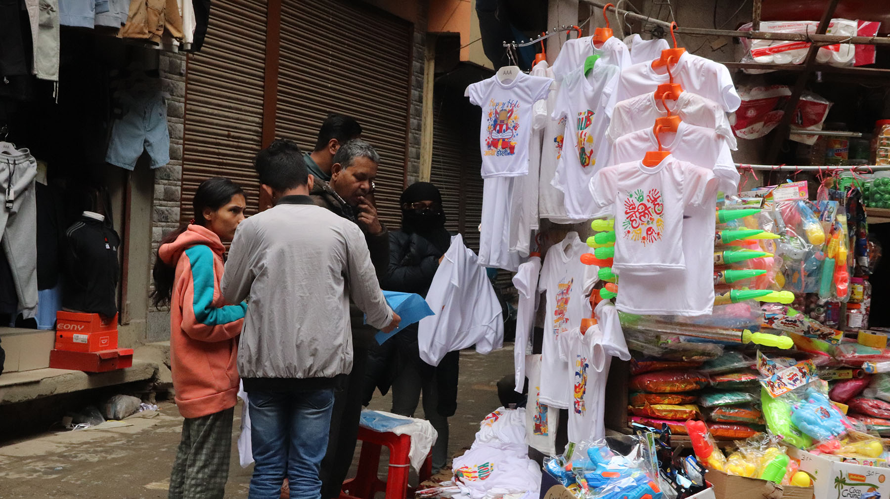 आज तराईमा होली मनाइँदै, तराईका जिल्लामा सार्वजनिक विदा